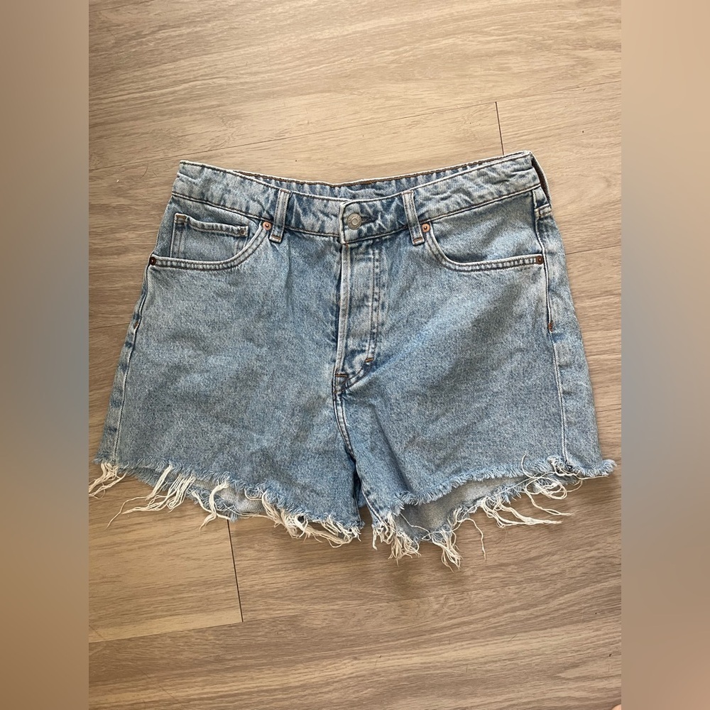 Y2K vintage high waisted distressed blue denim shorts